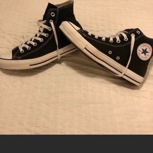Chuck Taylor Allstars “like new”